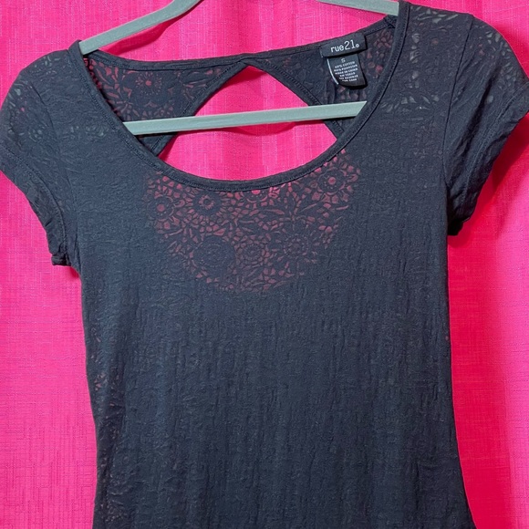 RUE21 CUTOUT OPEN BACK LACE TEE SIZE S - Picture 3 of 10